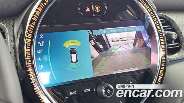 MINI Cooper Electric SE Electric 3rd 2023 — фото 20