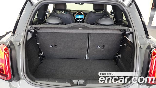 MINI Cooper Electric SE Electric 3rd 2023 — фото 24