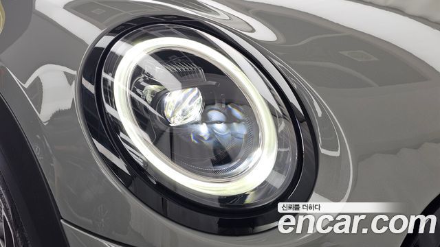 MINI Cooper Electric SE Electric 3rd 2023 — фото 28