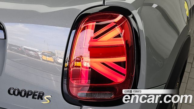 MINI Cooper Electric SE Electric 3rd 2023 — фото 29