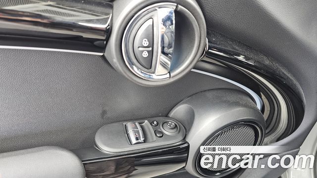 MINI Cooper Electric SE Electric 3rd 2023 — фото 32
