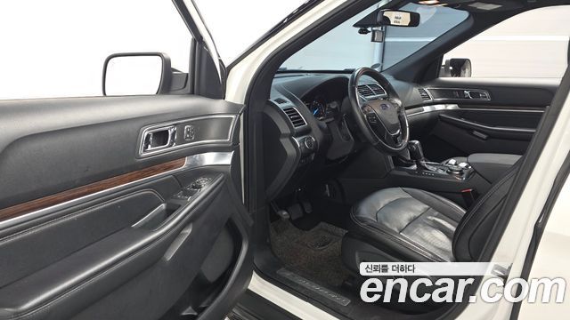 Ford Explorer 2.3 Limited 4WD 5th 2018 — фото 10