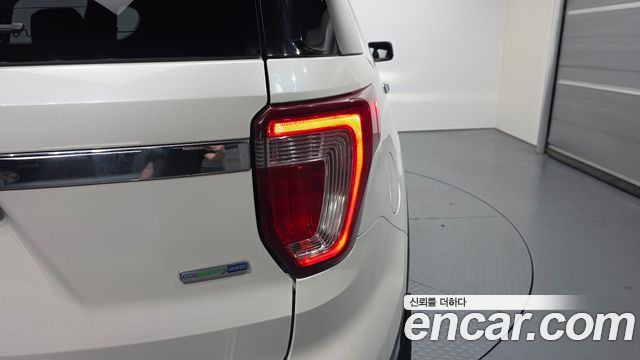 Ford Explorer 2.3 Limited 4WD 5th 2018 — фото 23