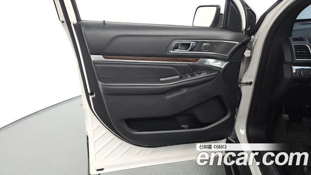 Ford Explorer 2.3 Limited 4WD 5th 2018 — фото 24