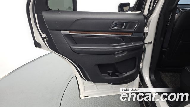 Ford Explorer 2.3 Limited 4WD 5th 2018 — фото 25