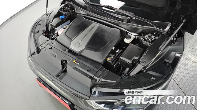 Kia EV6 Long Range 4WD GT Line 2022 — фото 6