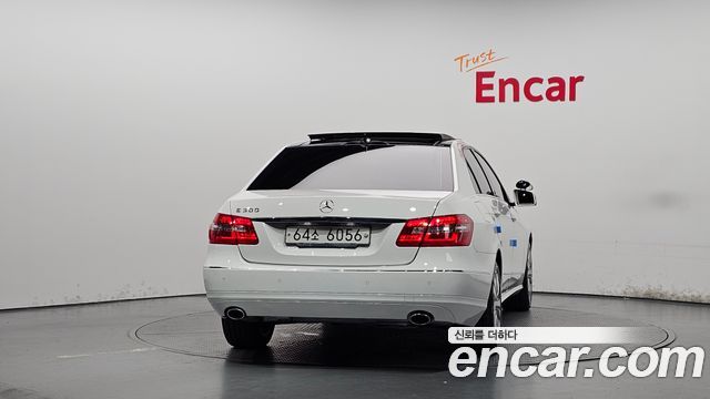 Mercedes-Benz E-Class (W212) E300 Elegance 2013 — фото 4