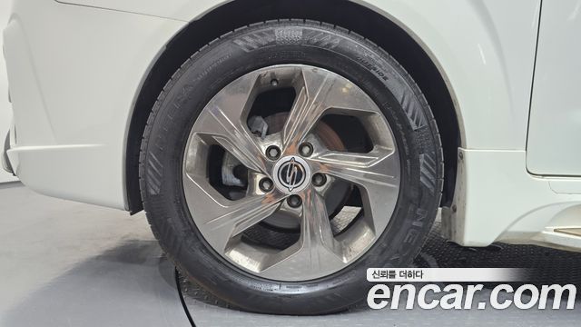 KG Mobility (SsangYong) Korando Turismo 4WD Extreme Sport 9-Seater 2018 — фото 5