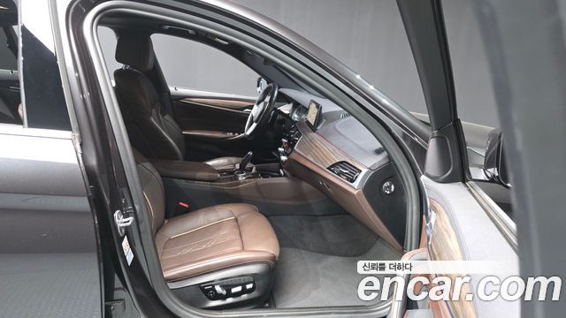 BMW 5 Series (G30) 530i xDrive M Sport Package Plus 2019 — фото 11