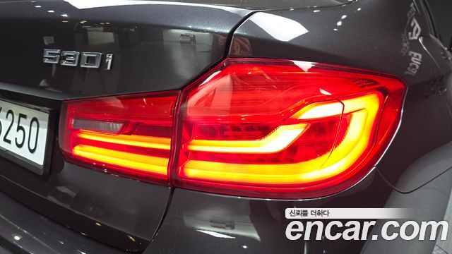 BMW 5 Series (G30) 530i xDrive M Sport Package Plus 2019 — фото 23