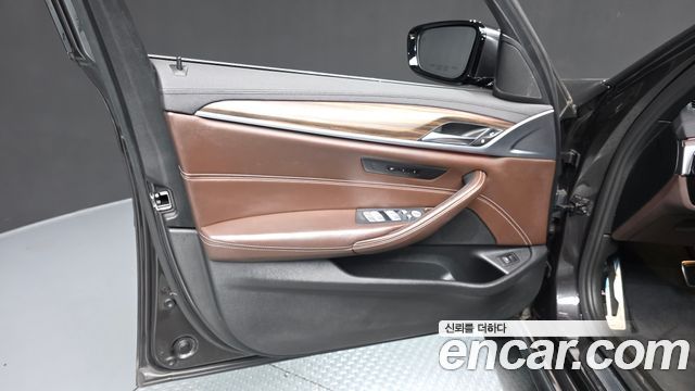 BMW 5 Series (G30) 530i xDrive M Sport Package Plus 2019 — фото 24