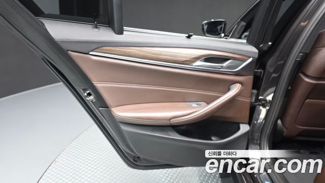 BMW 5 Series (G30) 530i xDrive M Sport Package Plus 2019 — фото 25