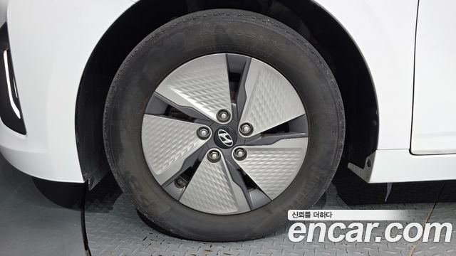 Hyundai Ioniq Hybrid 1.6 HEV I 2020 — фото 5