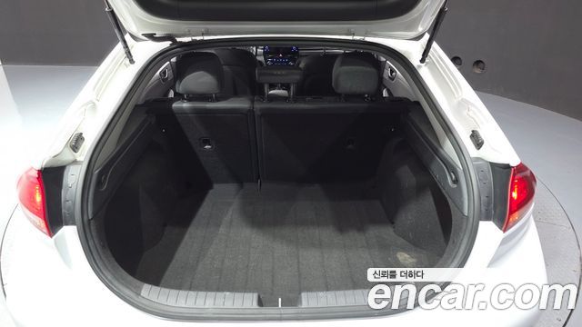 Hyundai Ioniq Hybrid 1.6 HEV I 2020 — фото 17