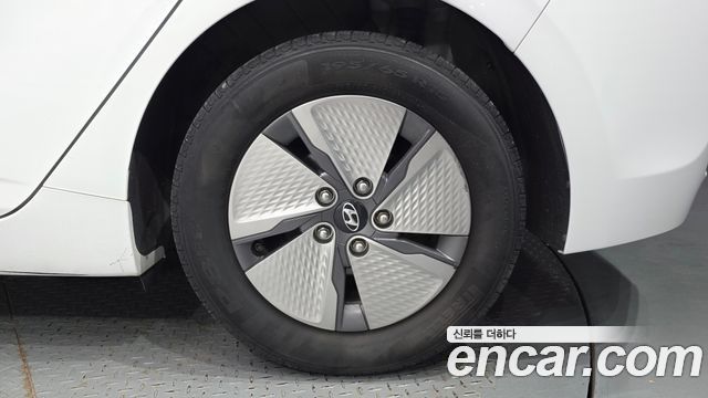 Hyundai Ioniq Hybrid 1.6 HEV I 2020 — фото 21