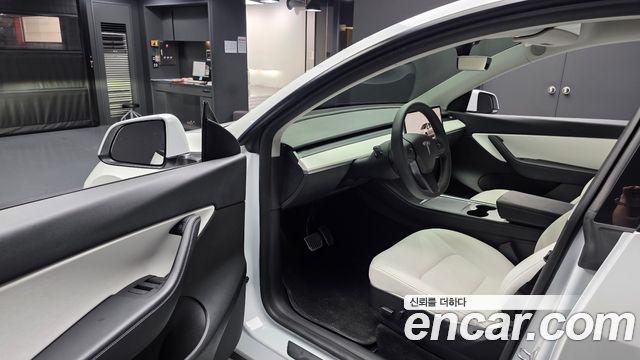 Tesla Model Y Long Range AWD 2022 — фото 10