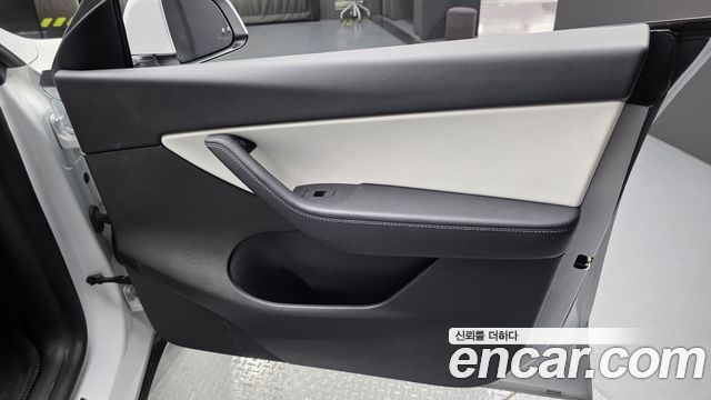 Tesla Model Y Long Range AWD 2022 — фото 24
