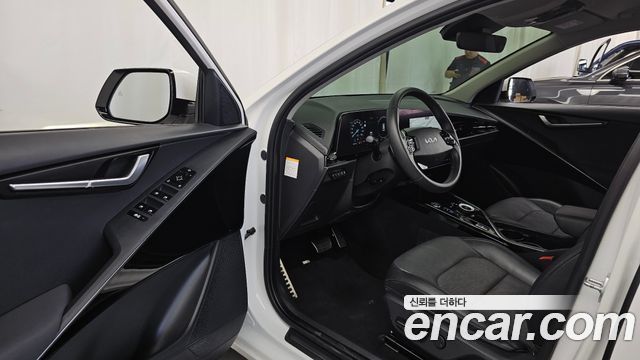 Kia Niro Signature 2022 — фото 10