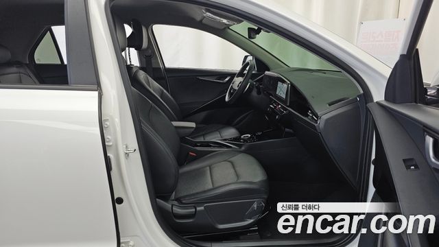 Kia Niro Signature 2022 — фото 11