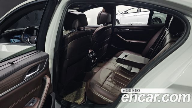 BMW 5 Series (G30) 530i xDrive M Sport Package Plus 2018 — фото 11