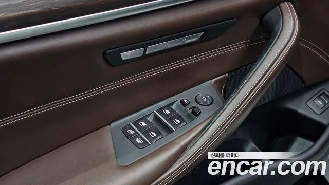 BMW 5 Series (G30) 530i xDrive M Sport Package Plus 2018 — фото 17