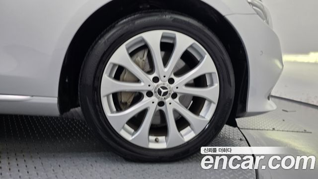Mercedes-Benz E-Class (W213) E300 4MATIC Exclusive 2020 — фото 21