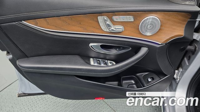Mercedes-Benz E-Class (W213) E300 4MATIC Exclusive 2020 — фото 24