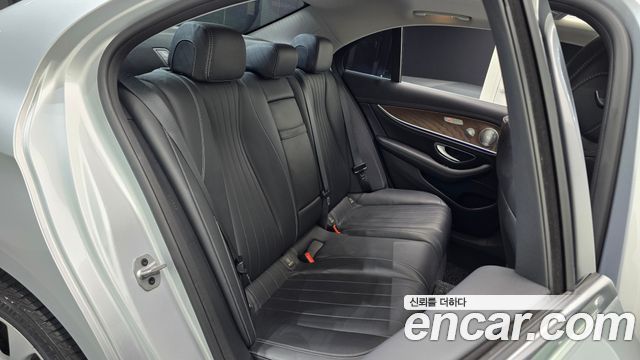 Mercedes-Benz E-Class (W213) E300 4MATIC Exclusive 2020 — фото 26