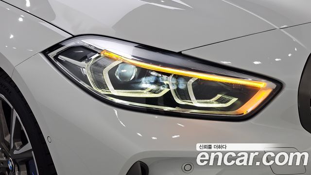 BMW 1 Series (F40) M135i xDrive 2021 — фото 28