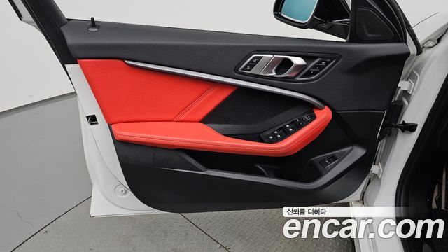 BMW 1 Series (F40) M135i xDrive 2021 — фото 30