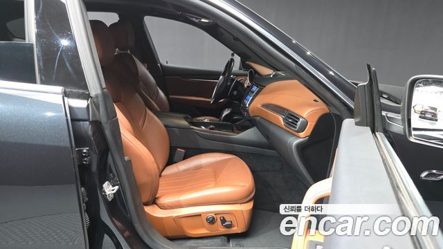 Maserati Levante 3.0 Diesel AWD 2019 — фото 11