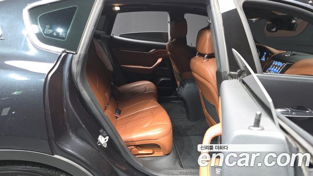 Maserati Levante 3.0 Diesel AWD 2019 — фото 12