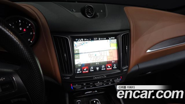 Maserati Levante 3.0 Diesel AWD 2019 — фото 14