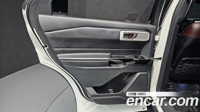 Ford Explorer (VI) 3.0 Platinum 4WD 2021 — фото 25