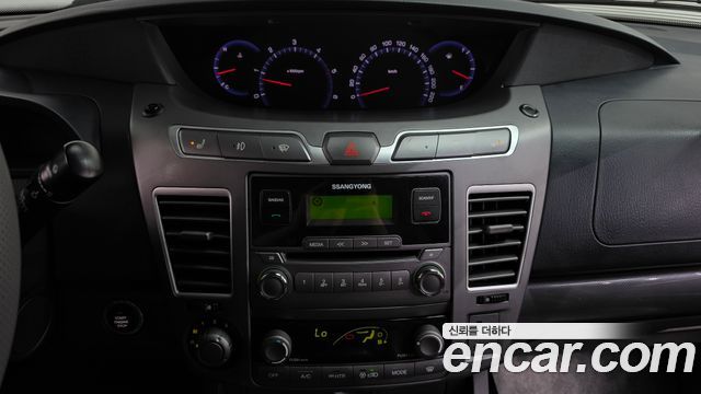 KG Mobility (SsangYong) Korando Turismo 4WD GT 9-seater 2015 — фото 12