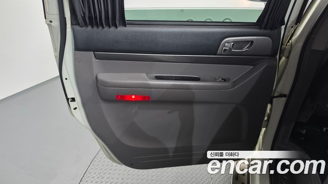 KG Mobility (SsangYong) Korando Turismo 4WD GT 9-seater 2015 — фото 25