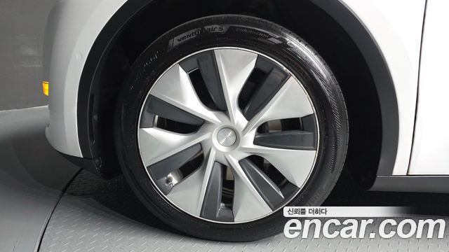 Tesla Model Y Long Range AWD 2021 — фото 5