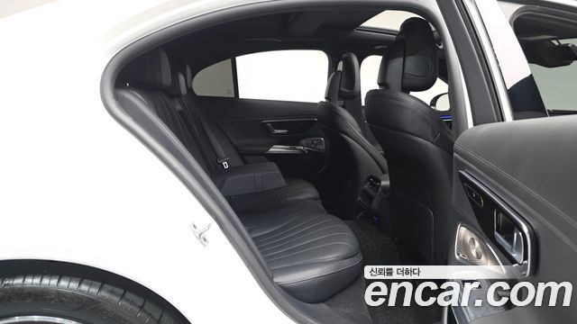 Mercedes-Benz E-Class (W214) E300 4MATIC AMG Line 2025 — фото 11