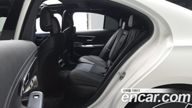 Mercedes-Benz E-Class (W214) E300 4MATIC AMG Line 2025 — фото 12