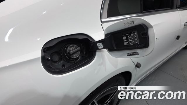 Mercedes-Benz E-Class (W214) E300 4MATIC AMG Line 2025 — фото 27