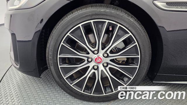 Jaguar XE D180 R-Dynamic S 2020 — фото 5