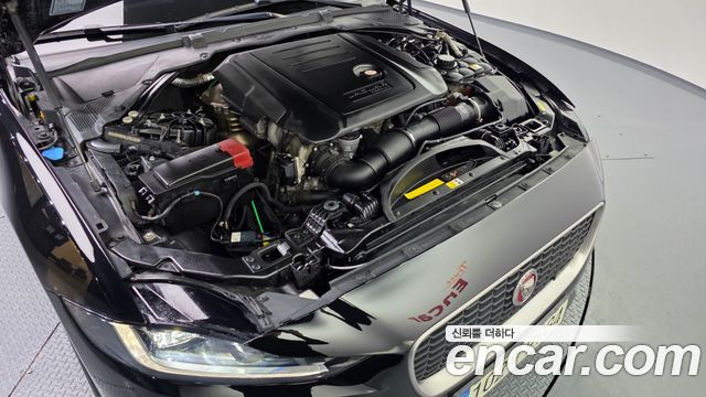 Jaguar XE D180 R-Dynamic S 2020 — фото 6