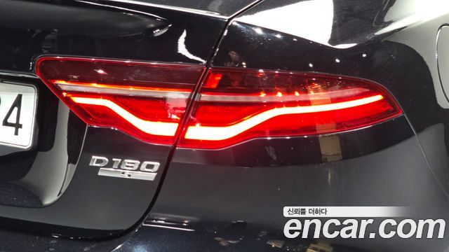 Jaguar XE D180 R-Dynamic S 2020 — фото 29