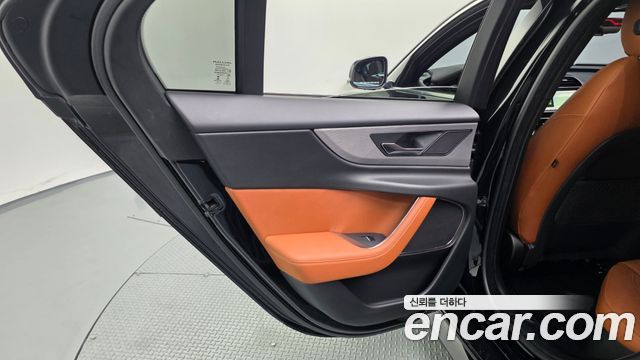 Jaguar XE D180 R-Dynamic S 2020 — фото 31