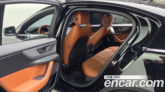 Jaguar XE D180 R-Dynamic S 2020 — фото 32