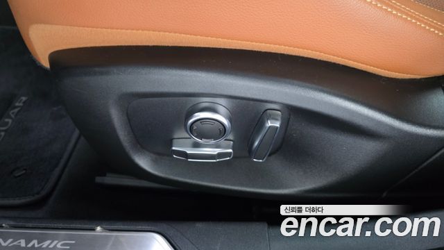 Jaguar XE D180 R-Dynamic S 2020 — фото 37