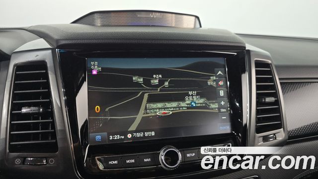 KG Mobility (SsangYong) Rexton Sports Khan Diesel 2.2 2WD Prestige 2021 — фото 16