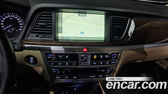 Genesis G80 3.3 GDI AWD Premium Luxury 2017 — фото 14