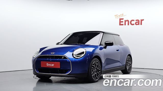 MINI Cooper Electric (IV) SE Favoured 2024 — фото 1