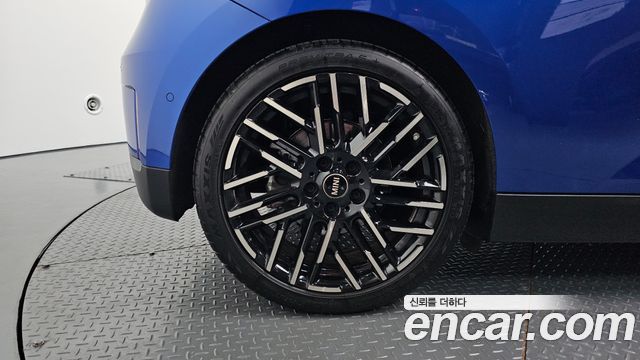 MINI Cooper Electric (IV) SE Favoured 2024 — фото 5